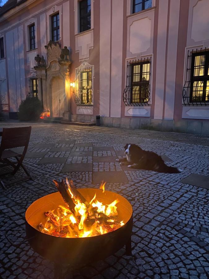 Boutique Palac Warmatowice Sienkiewiczowskie Legnica Luaran gambar