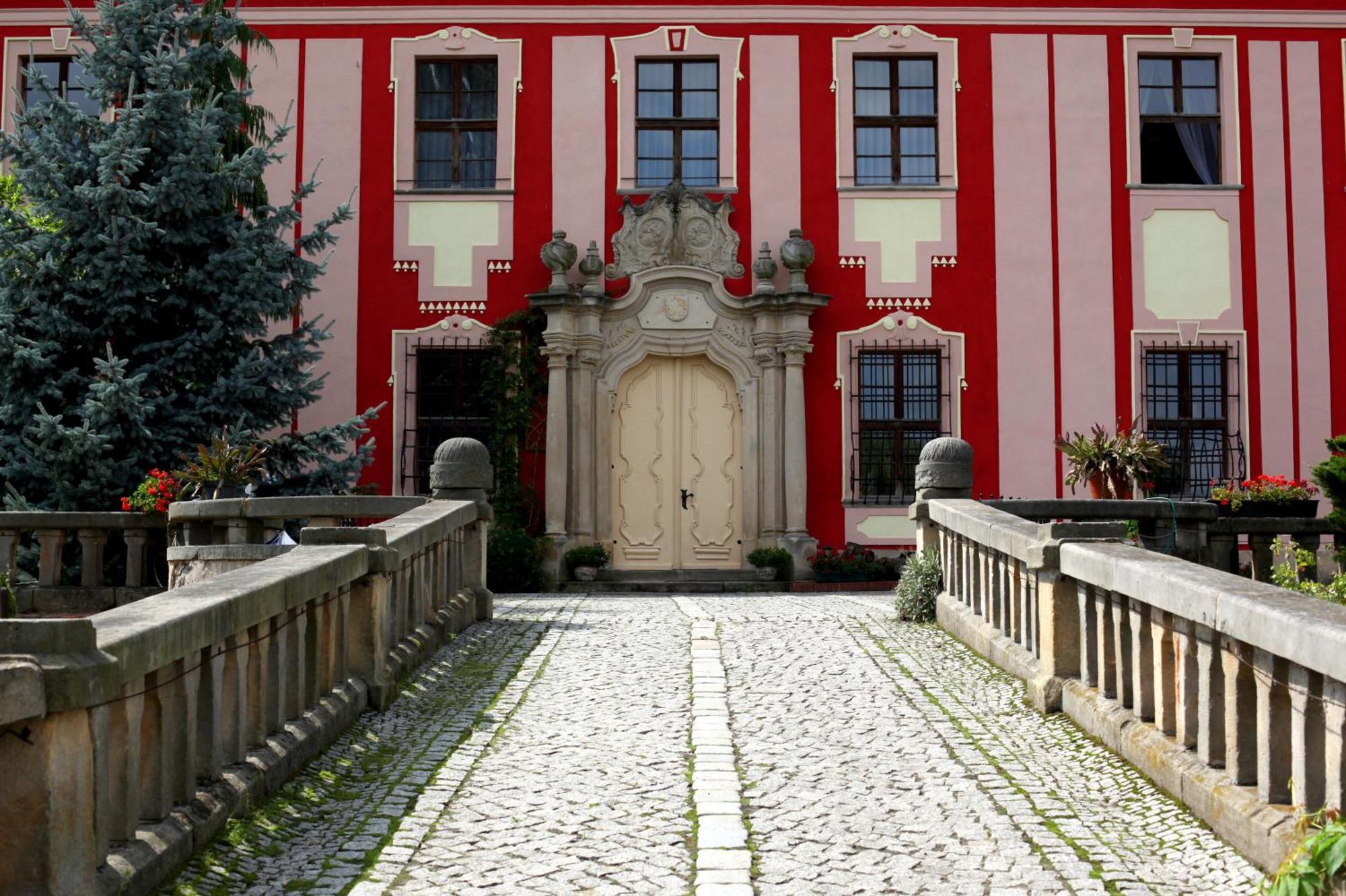 Boutique Palac Warmatowice Sienkiewiczowskie Legnica Luaran gambar
